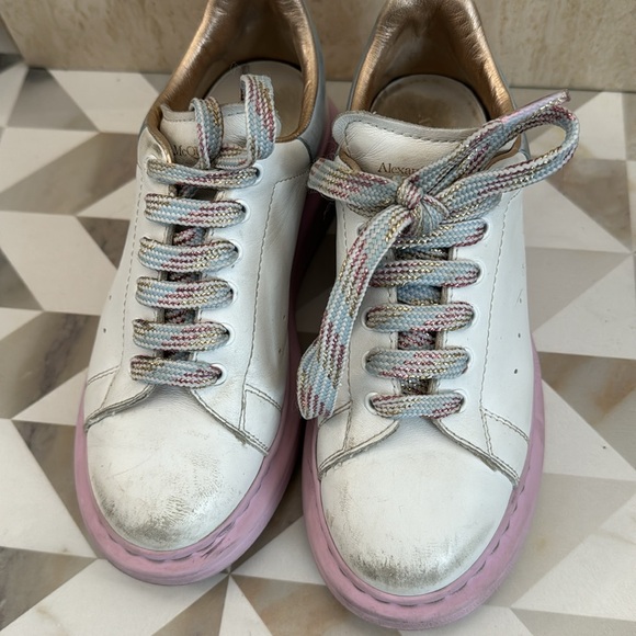 Girls Alexander McQueen sneaker. Comes with Box! - Picture 4 of 6